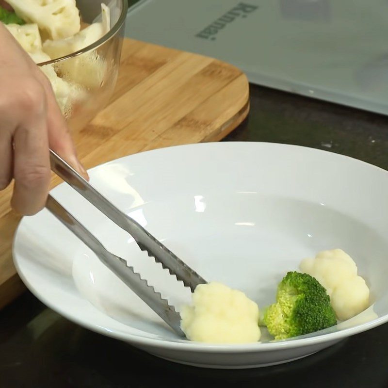 Step 4 Completion Stir-fried broccoli with oyster sauce