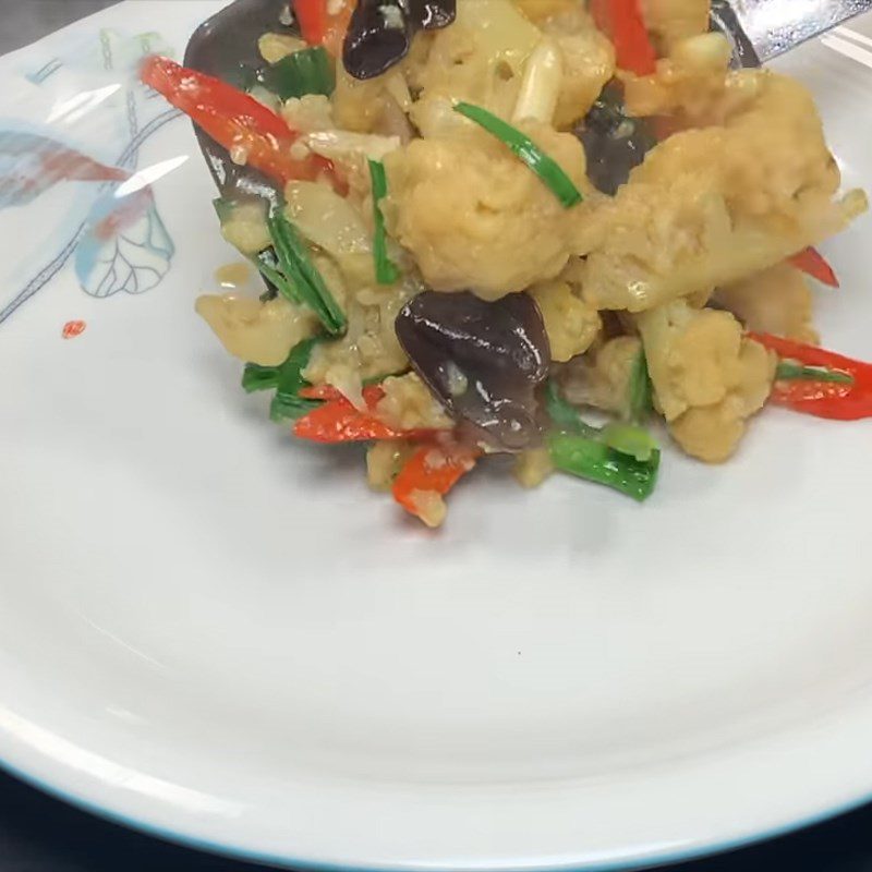 Step 4 Complete Stir-fried Cauliflower with Mushrooms