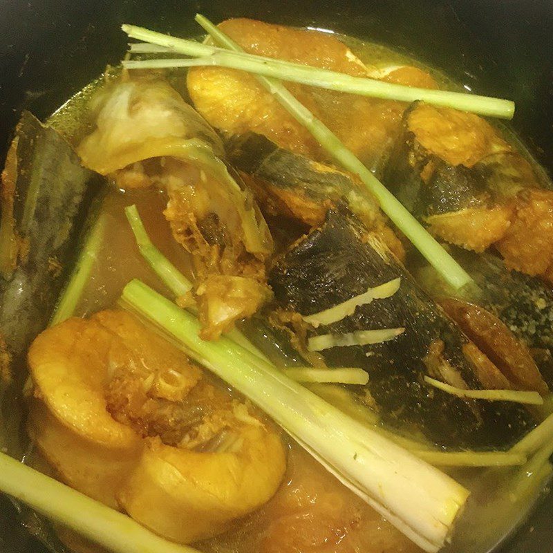 Step 3 Fish Stewing Catfish stew with ginger, turmeric, and lemongrass