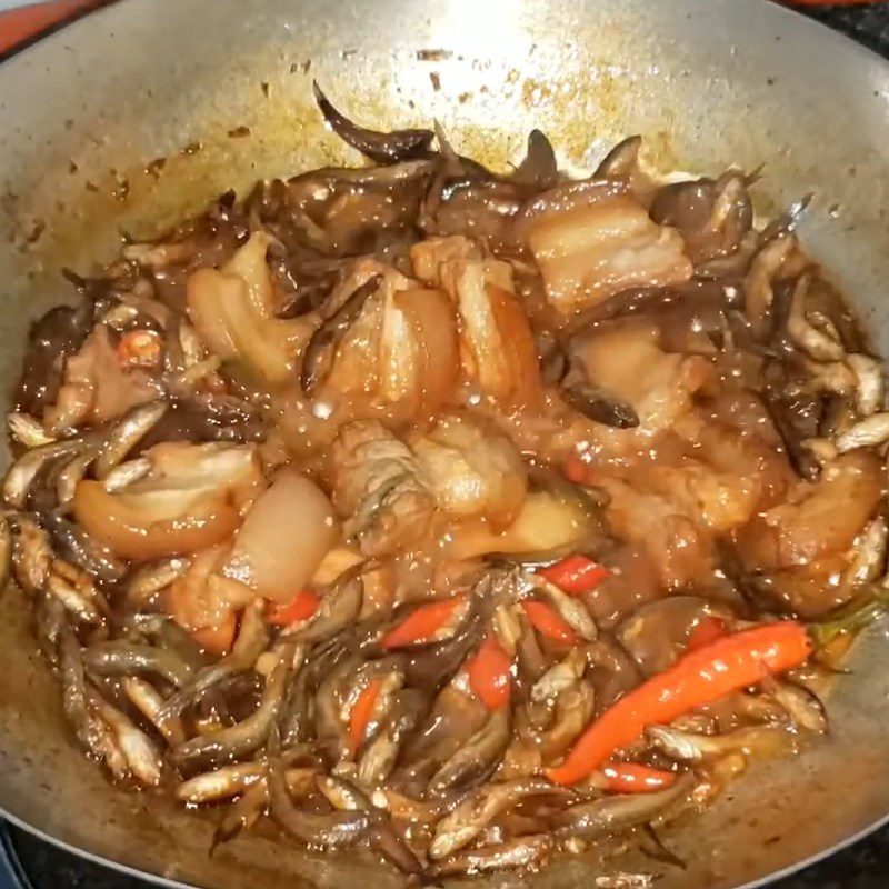 Step 3 Braised fish Braised fish with pork belly