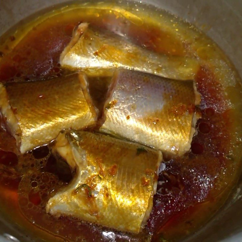 Step 4 Braised Mackerel with Pineapple