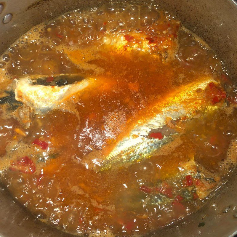 Step 3 Fish Stew Mackerel Stewed with Garlic and Chili (recipe shared by a user)