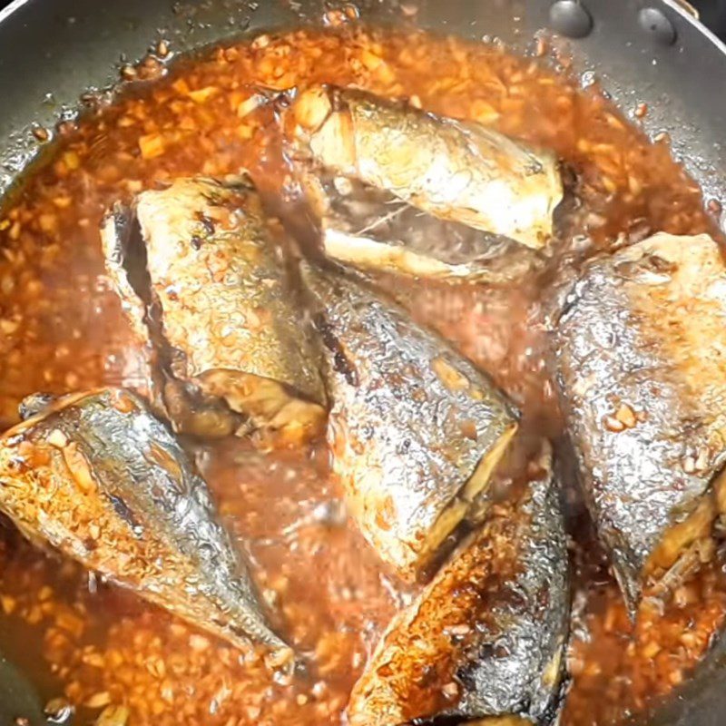 Step 5 Fish Stew Mackerel Stewed with Garlic and Chili