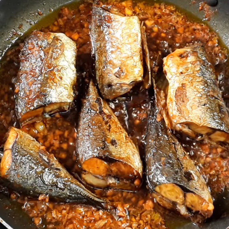 Step 5 Fish Stew Mackerel Stewed with Garlic and Chili