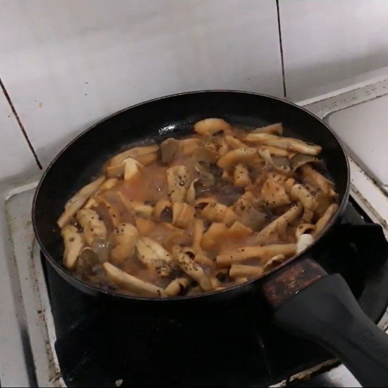 Step 2 Stir-fried mushrooms