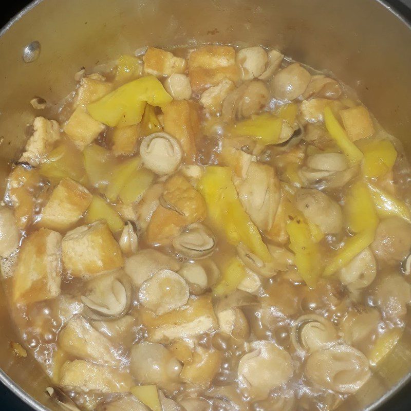 Step 3 Stewed straw mushrooms with fermented tofu Stewed straw mushrooms with tofu and fermented tofu