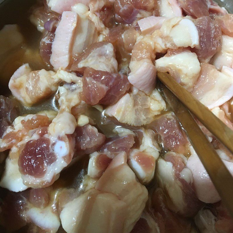 Step 4 Braised meat Braised pork with quail eggs and radish