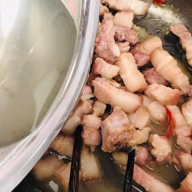 Step 3 Braised meat with pickled mustard greens Pork belly braised with pickled mustard greens