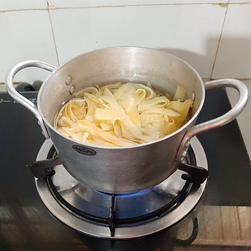 Step 2 Cook the meat with bamboo shoots Fresh Bamboo Shoot Pork