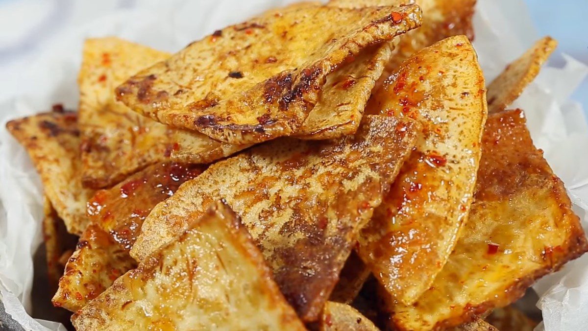 Fried taro slices with fish sauce