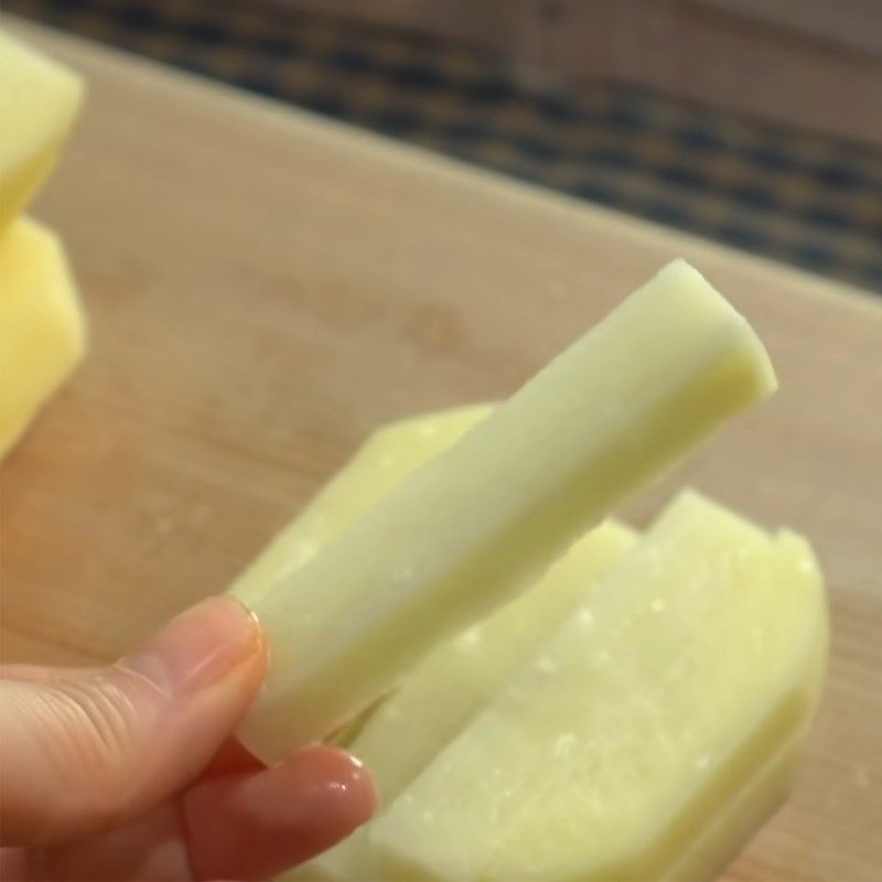 Step 1 Prepare the potatoes Fried potatoes with cheese sauce