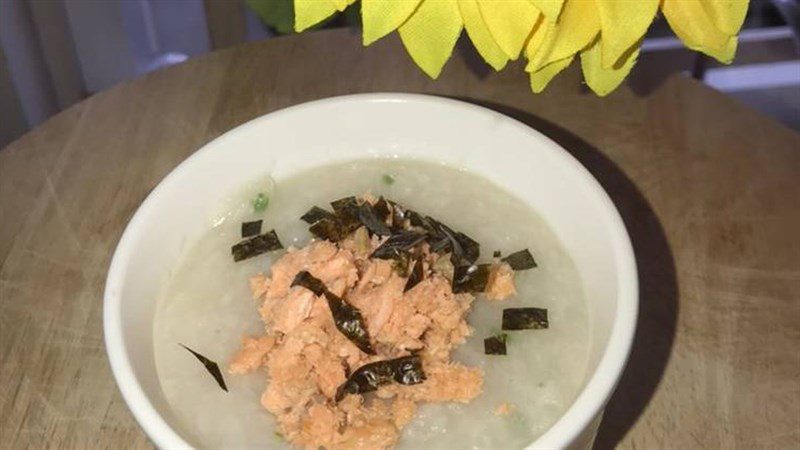 Salmon porridge with taro