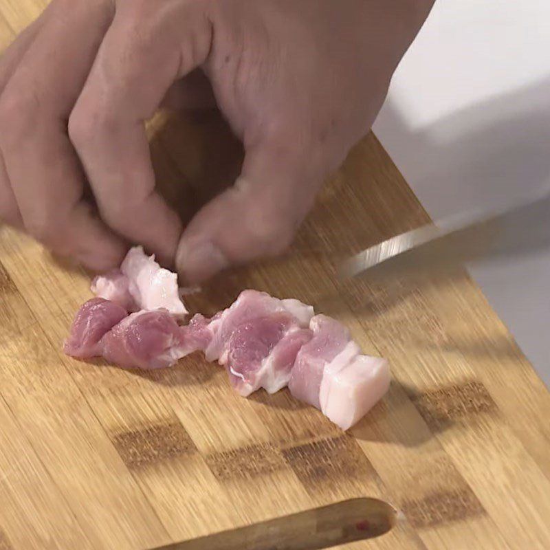 Step 1 Prepare ingredients for Stir-fried Papaya Leaves with Pork Belly