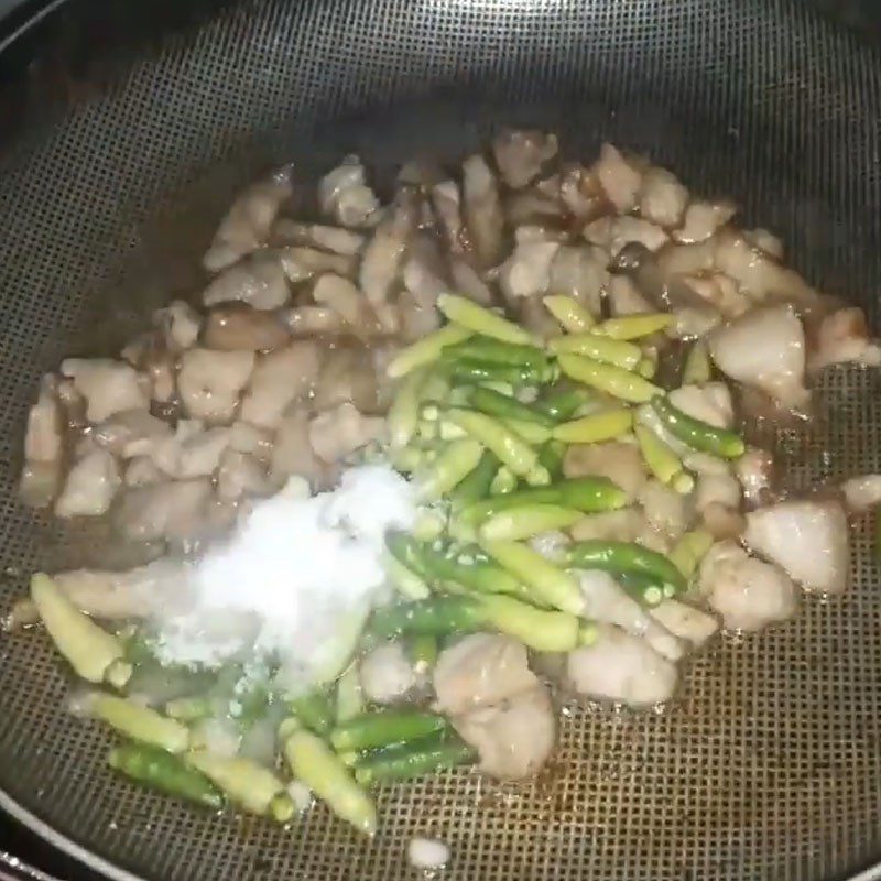 Step 3 Stir-fried papaya leaves Stir-fried papaya leaves with pork belly