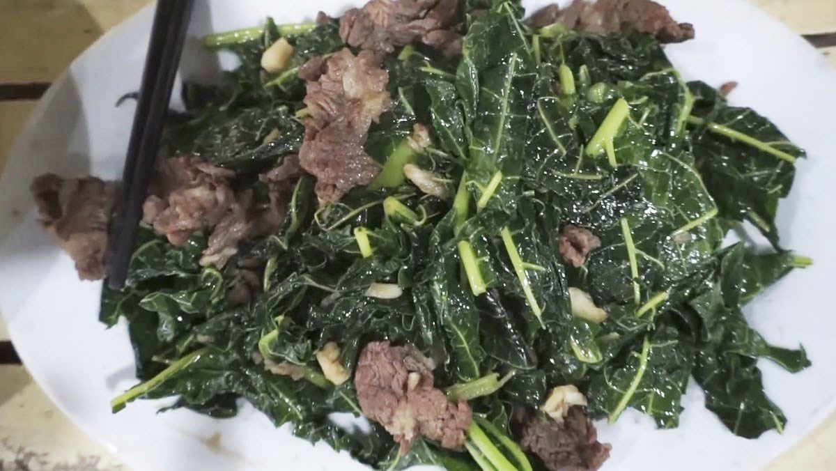 Stir-fried papaya leaves with beef