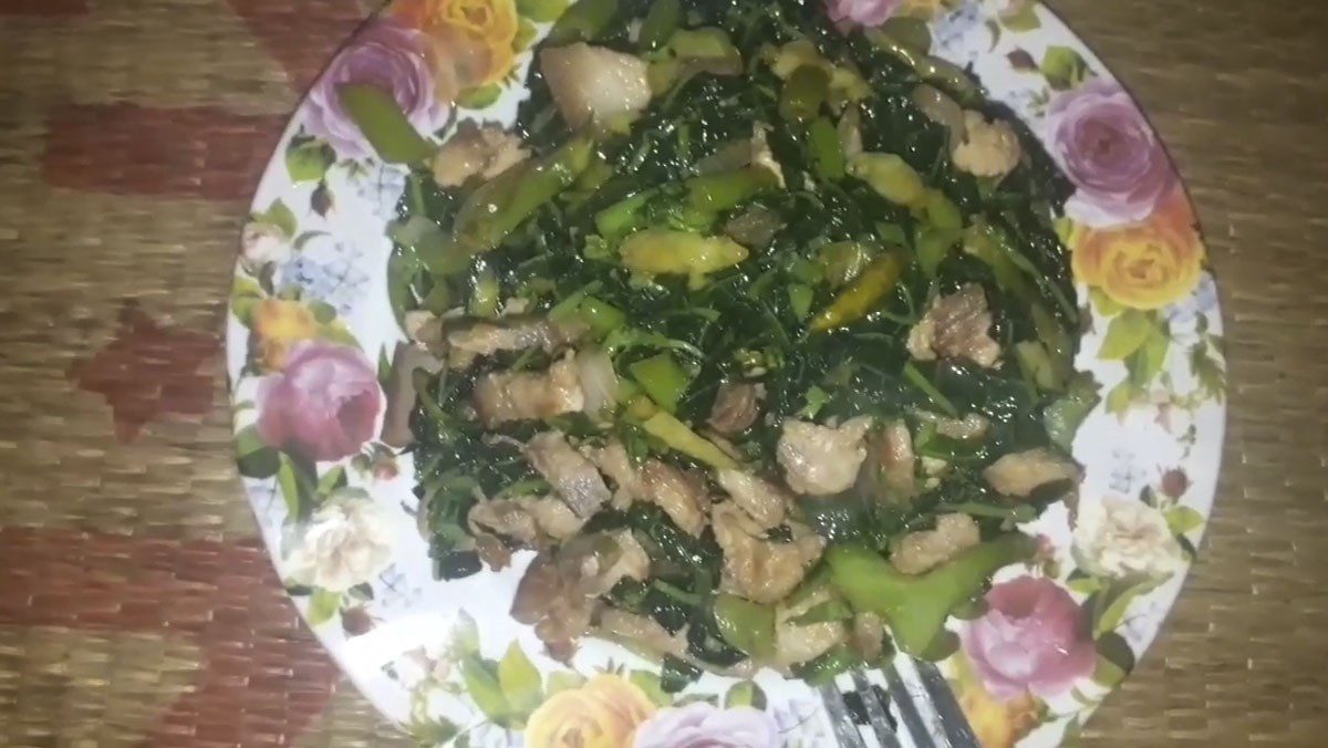 Stir-fried Papaya Leaves with Pork Belly