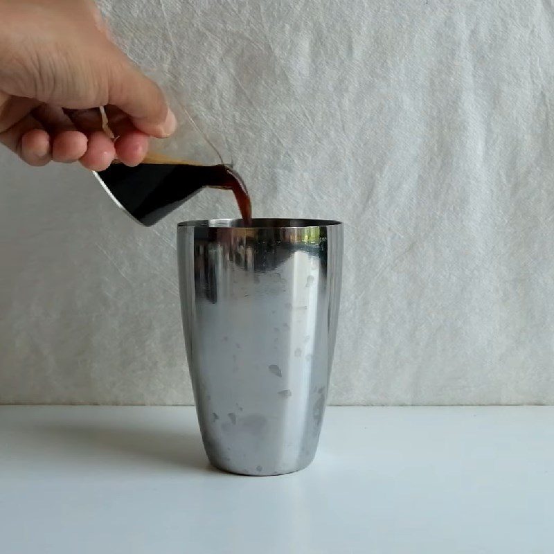 Step 2 Shake the coffee Three-layer silver coffee