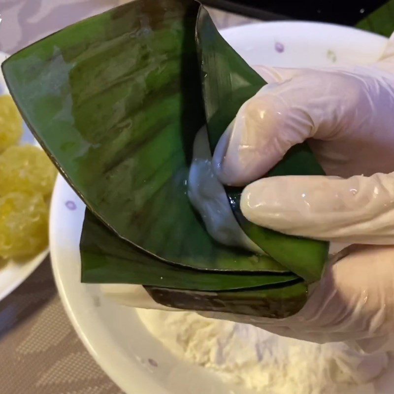 Step 4 Wrapping the durian coconut cake