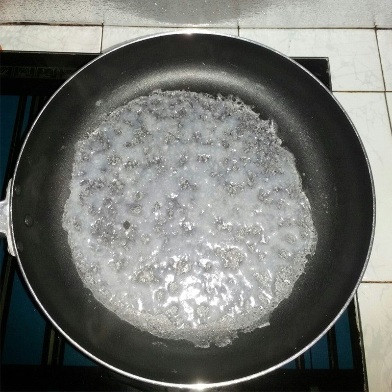 Step 2 Making crispy pancakes with green onion Filling the pancake with leftover rice