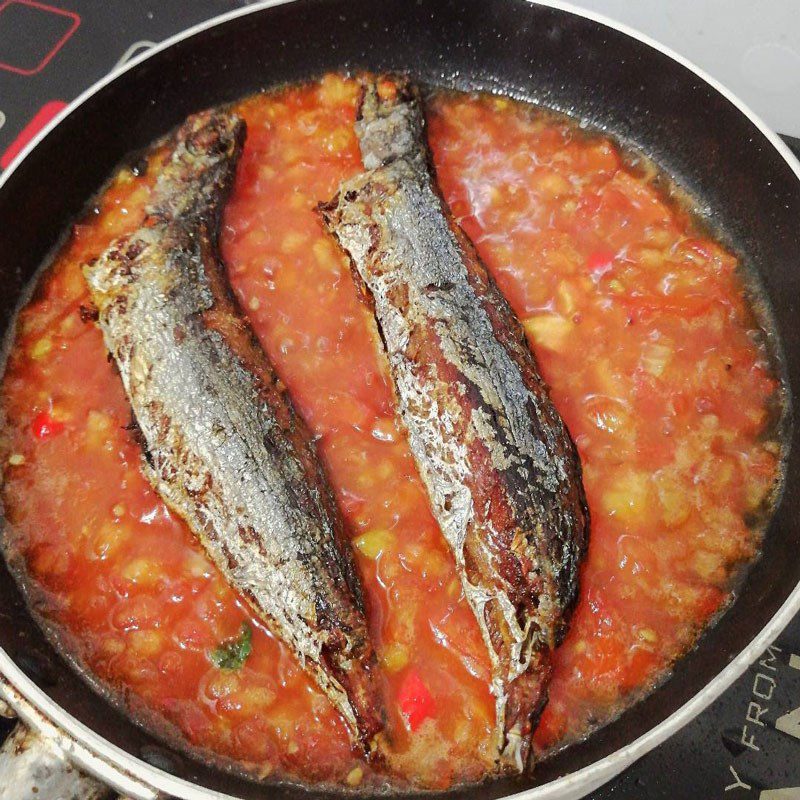 Step 4 Make fried mackerel with tomato sauce Fried mackerel with tomato sauce