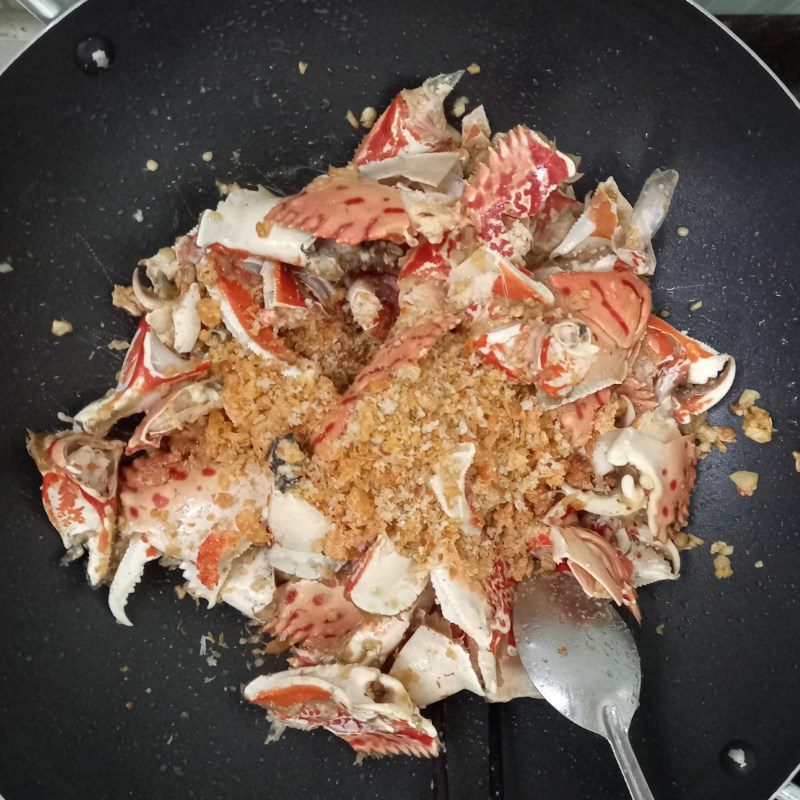 Step 4 Making salted fried crab