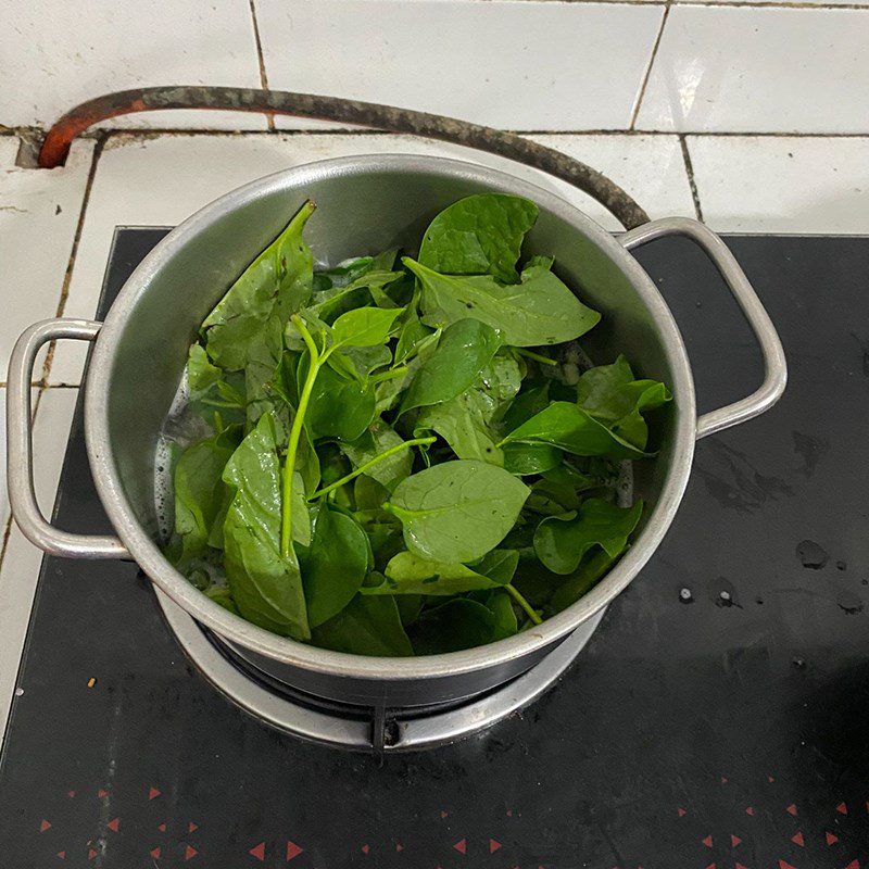 Step 2 Making clam soup with water spinach Clam soup with water spinach