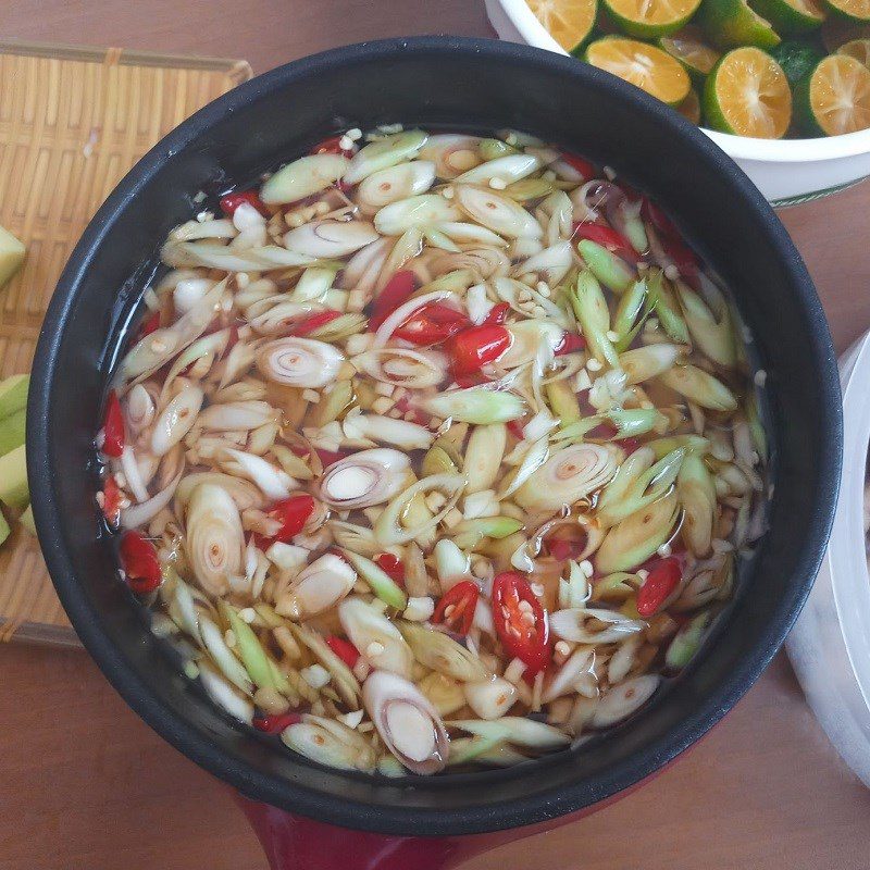 Step 5 Making lemongrass and calamondin chicken feet Chicken feet soaked with lemongrass and calamondin (recipe shared by a user)