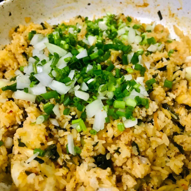 Step 3 Making kimchi fried rice Kimchi fried rice with shrimp and seaweed