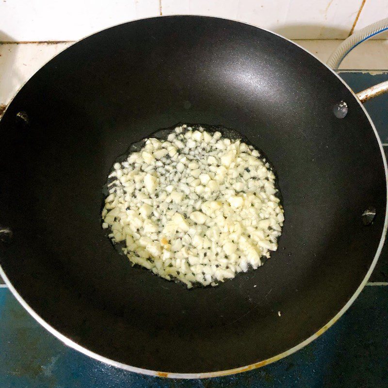 Step 2 Stir-fried radish with garlic Stir-fried radish with garlic