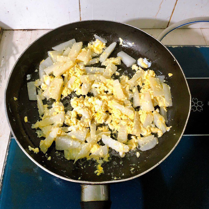 Step 2 Stir-fried radish with egg Stir-fried radish with egg