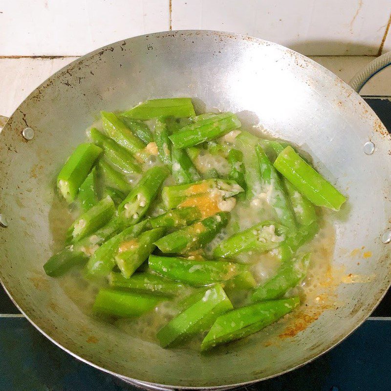 Step 2 Make stir-fried okra with fermented tofu Stir-fried okra with fermented tofu