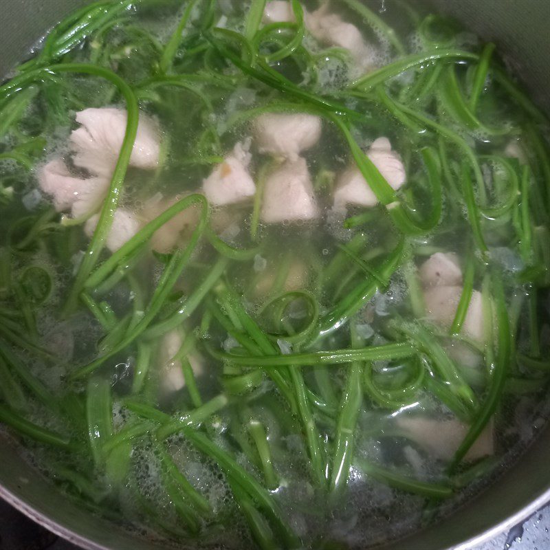 Step 3 Cooking water spinach soup with chicken Water spinach soup with chicken