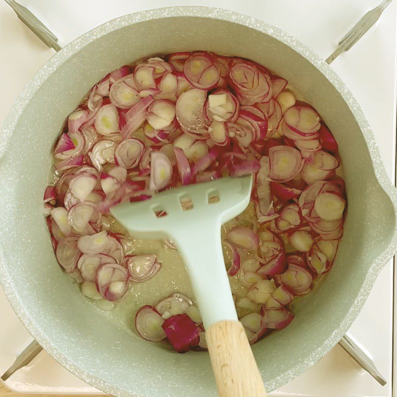 Step 4 Making Fried Shallots for Blue Butterfly Pea Flour Cake with Shrimp and Meat Filling