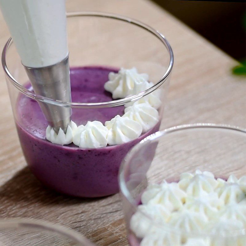 Step 5 Make the cream mixture and decorate Blueberry panna cotta