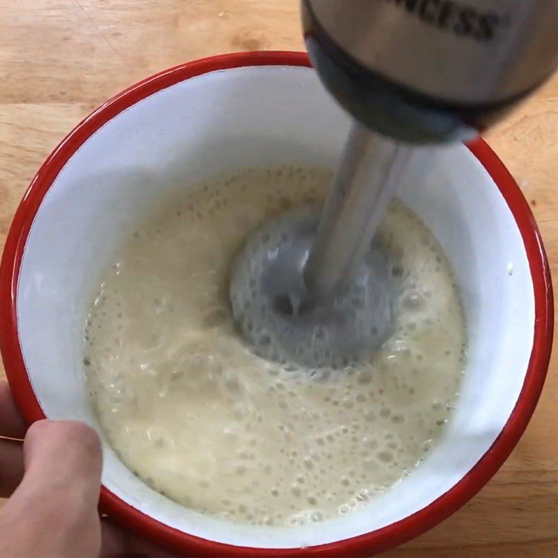 Step 2 Making the lychee cream filling mixture for lychee macaron