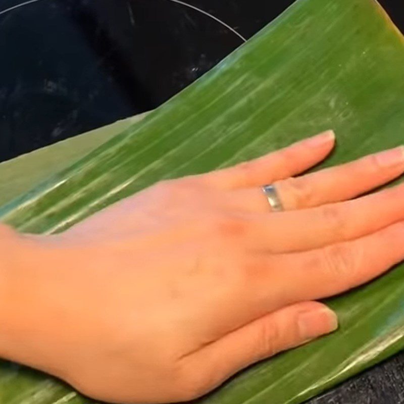 Step 1 Make banana leaf mold for Hai Phong Banh Beo