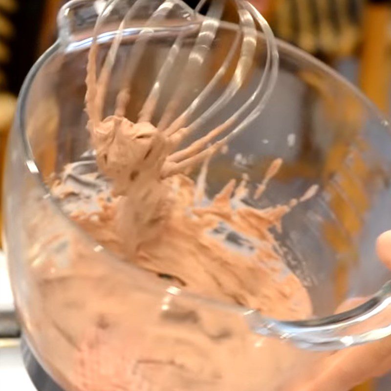 Step 5 Making the cake cream filling Heart-shaped chocolate cream cake