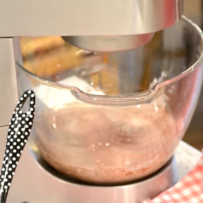 Step 5 Making the cake cream filling Heart-shaped chocolate cream cake