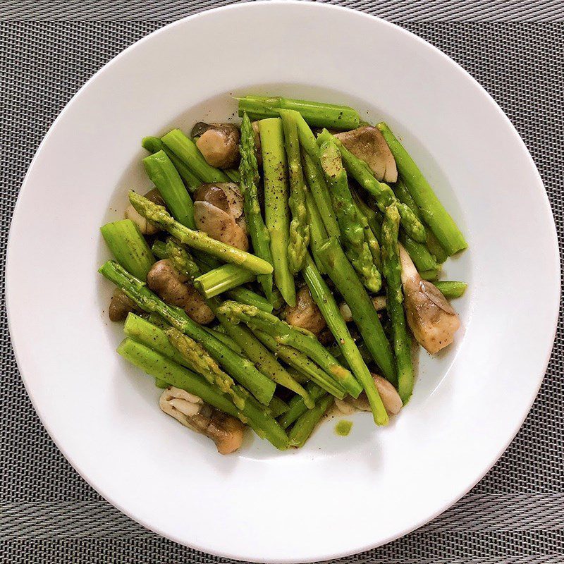 Step 3 Stir-fried asparagus with straw mushrooms Stir-fried asparagus with straw mushrooms