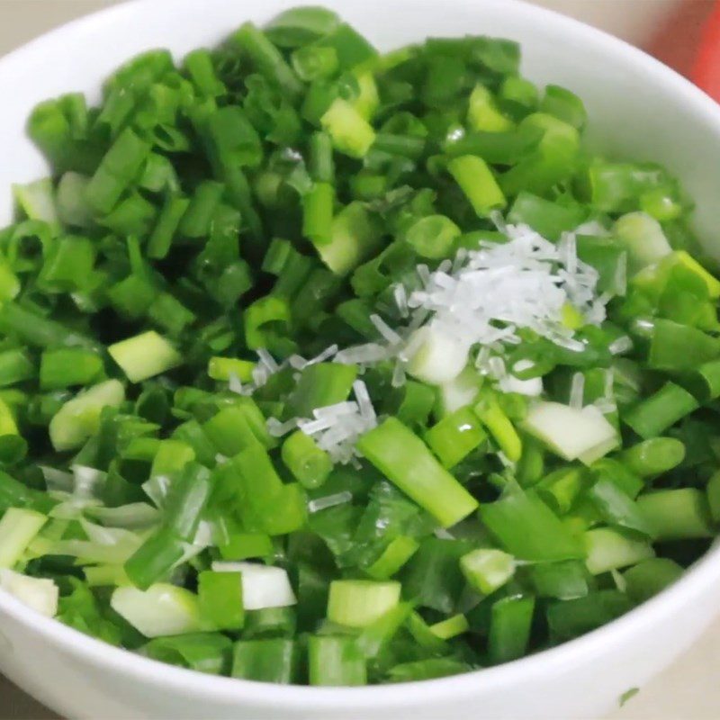 Step 6 Making scallion oil Grilled spring rolls