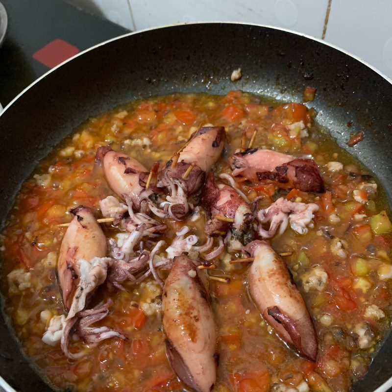 Step 5 Making squid with tomato sauce Stuffed squid fried with tomato sauce