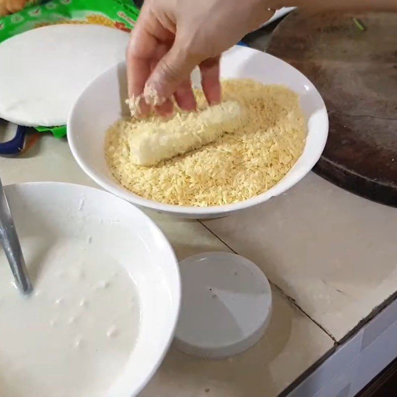 Step 5 Making seafood spring rolls Vegetarian seafood spring rolls