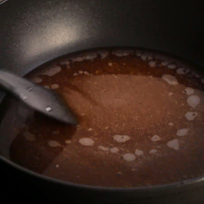 Step 1 Cook the sugar water for Sweet Rice Cake with Palm Sugar