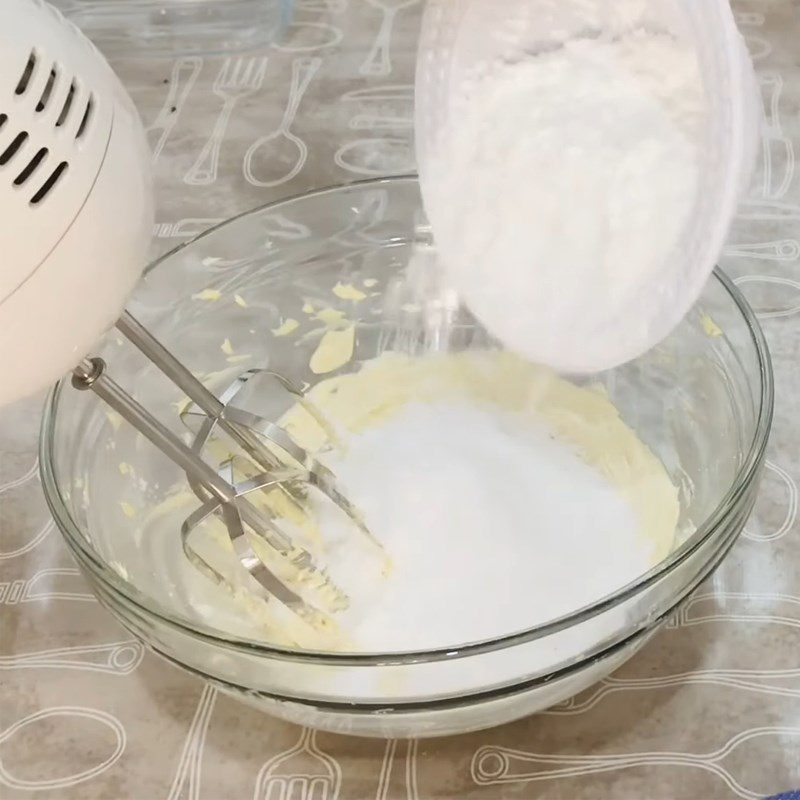 Step 5 Make the cream filling with flour