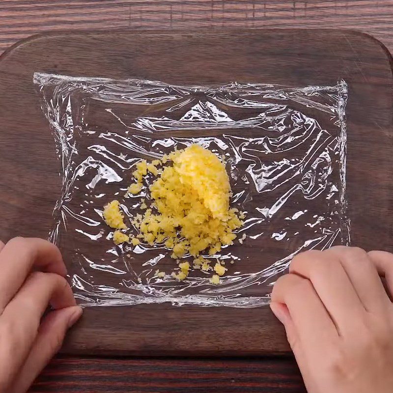 Step 1 Make lotus flower stamens Mooncake