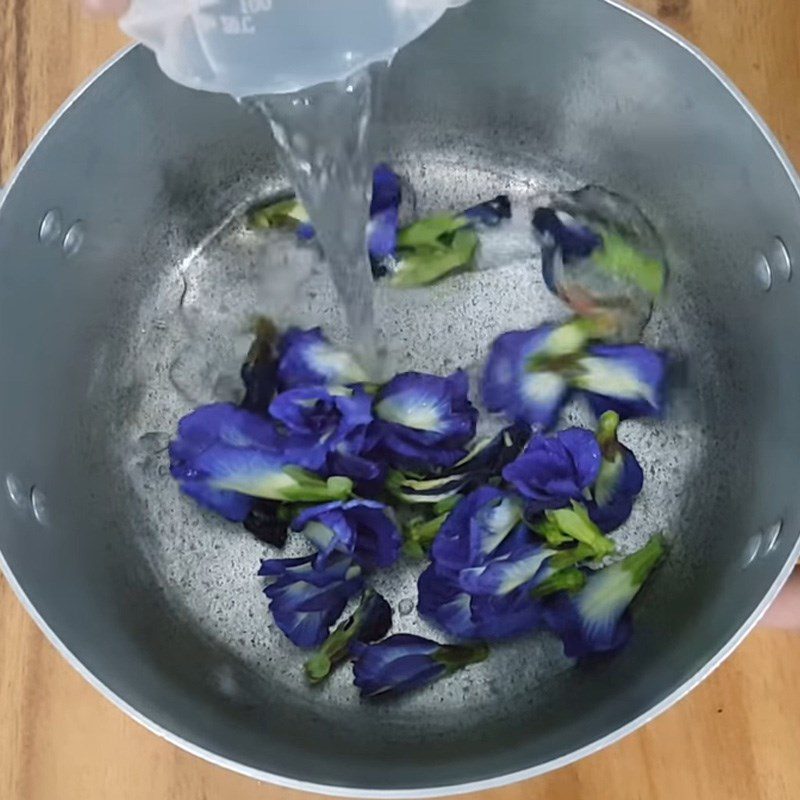 Step 2 Make coconut milk with butterfly pea flowers Butterfly Pea Sticky Rice