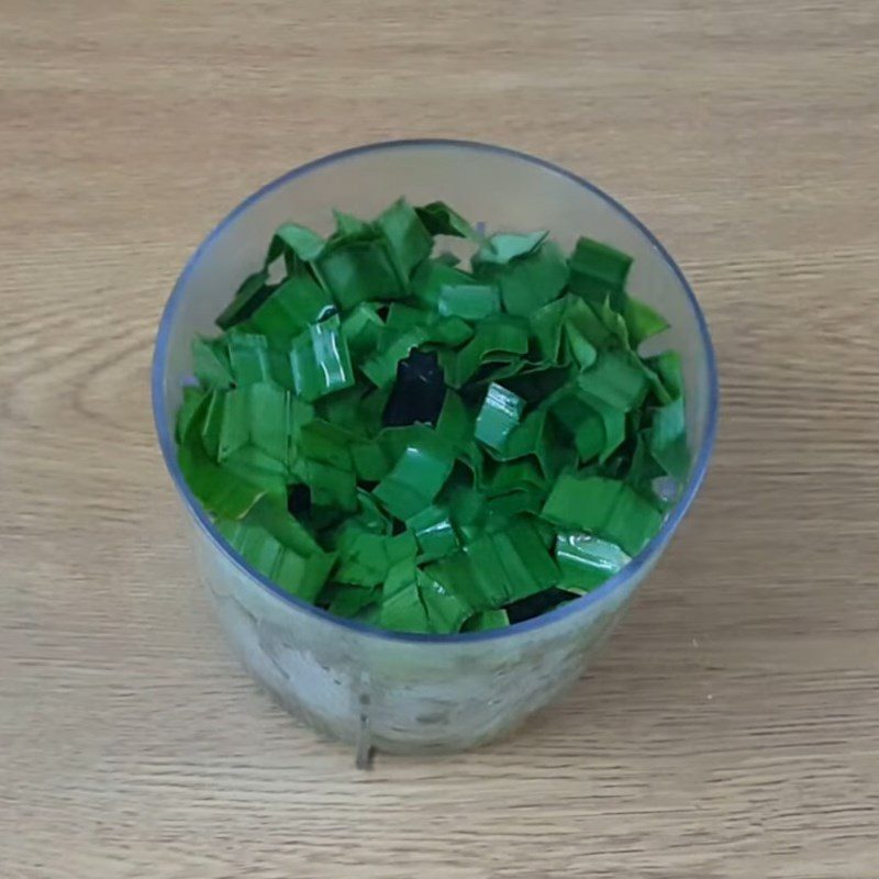 Step 3 Making pandan leaf extract Mooncake with corn milk and pandan leaves