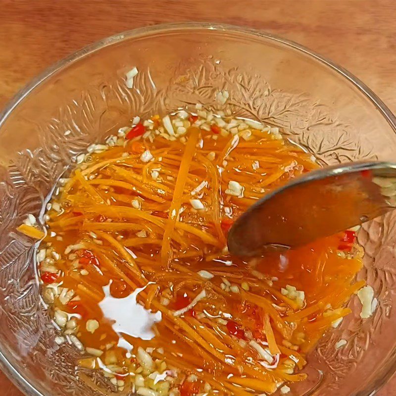 Step 3 Making dipping sauce for stir-fried rice noodle with vegetarian meat