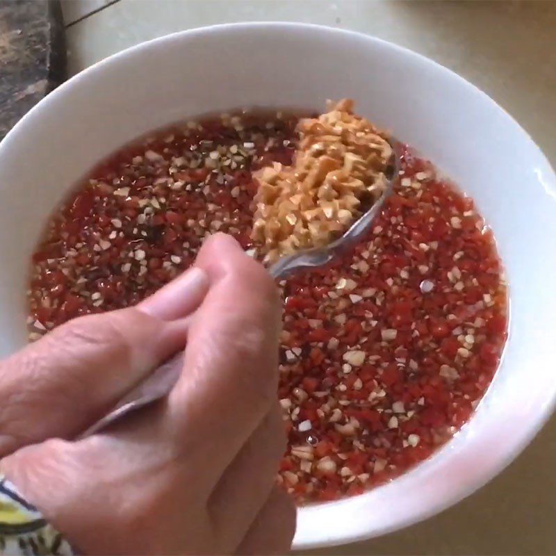 Step 3 Making tamarind fish sauce for fried mackerel with tamarind sauce