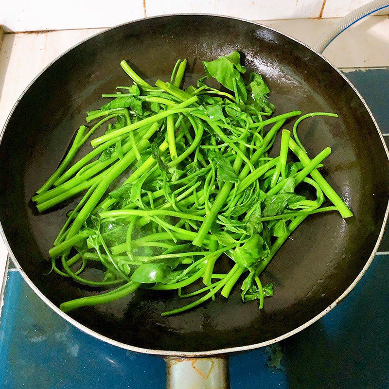 Step 2 Making stir-fried water spinach with bean curd Stir-fried water spinach with bean curd